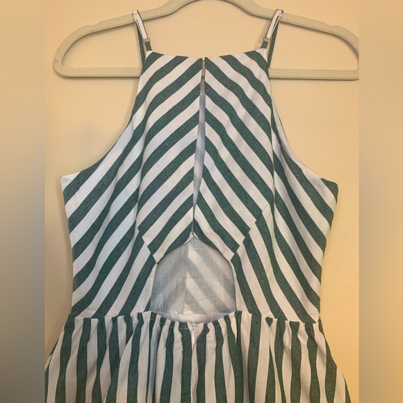Women’s Green Striped & Chevron Dress - Picture 5 of 6